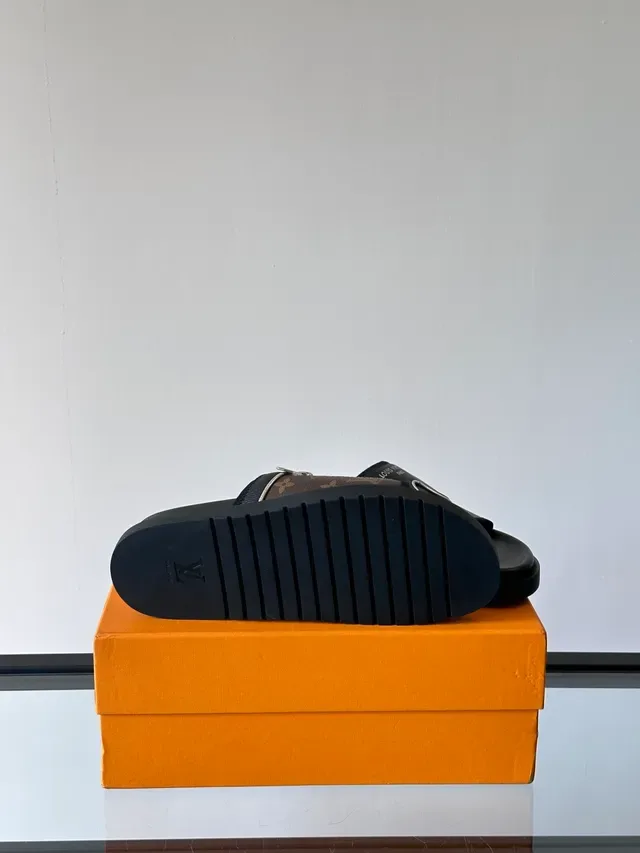 Louis Vuitton Pantuflas Marrón Negro Monogram Lona Acento Cremallera 2