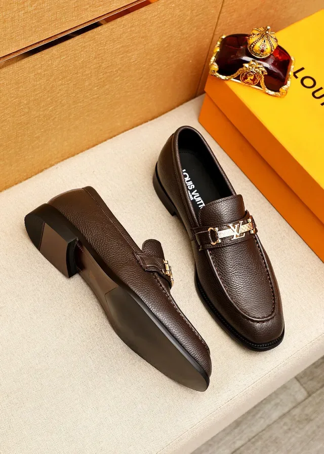 Louis Vuitton Marrón Dorado Cuero Pebbled Correa Metal LV Hebilla Loafer 2