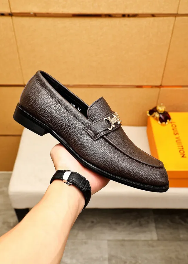 Louis Vuitton Marrón Dorado Cuero Pebbled Correa Metal LV Hebilla Loafer 4