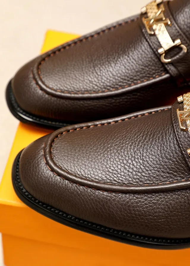 Louis Vuitton Marrón Dorado Cuero Pebbled Correa Metal LV Hebilla Loafer 6
