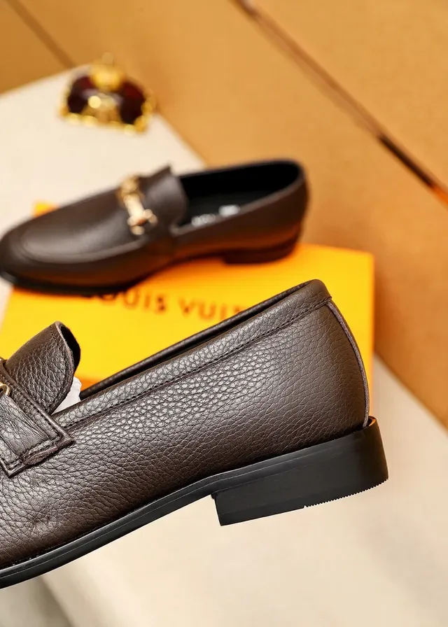 Louis Vuitton Marrón Dorado Cuero Pebbled Correa Metal LV Hebilla Loafer 7
