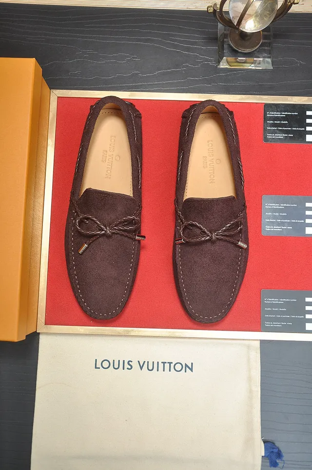 Louis Vuitton Mocassins en Daim Marron avec Lacets en Corde 2