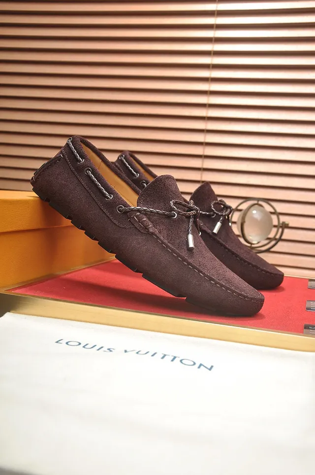 Louis Vuitton Mocassins en Daim Marron avec Lacets en Corde 3