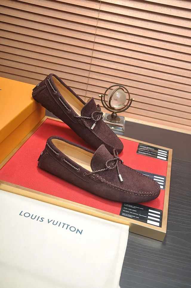 Louis Vuitton Mocassins en Daim Marron avec Lacets en Corde 6
