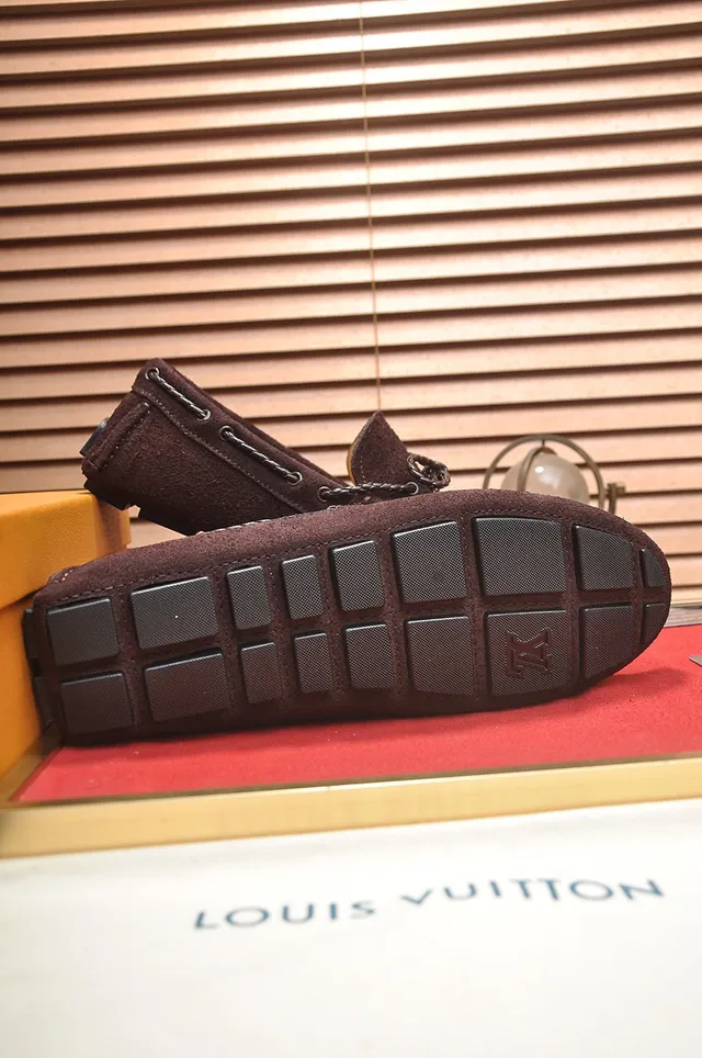 Louis Vuitton Mocassins en Daim Marron avec Lacets en Corde 7