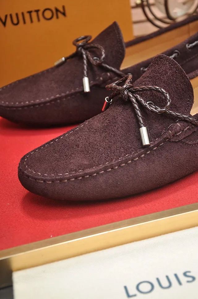 Louis Vuitton Mocassins en Daim Marron avec Lacets en Corde 8