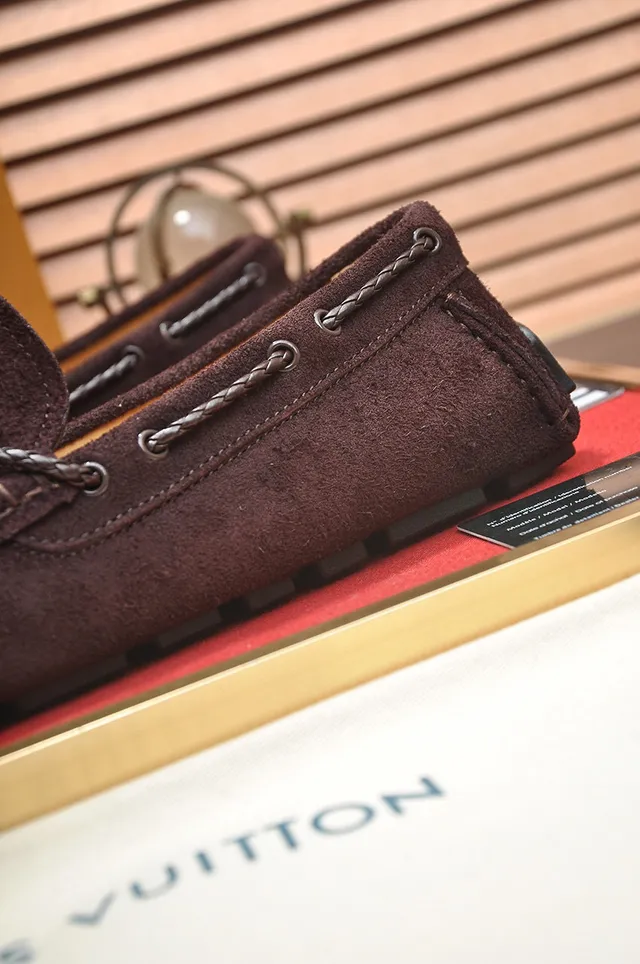 Louis Vuitton Mocassins en Daim Marron avec Lacets en Corde 9