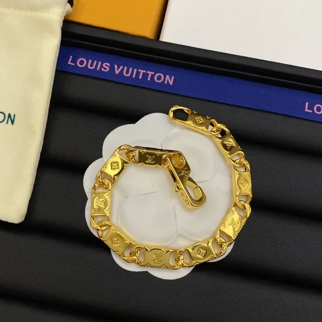 Louis Vuitton Camellia Gold White Monogram-Link Chain Circular Pendant Necklace 2