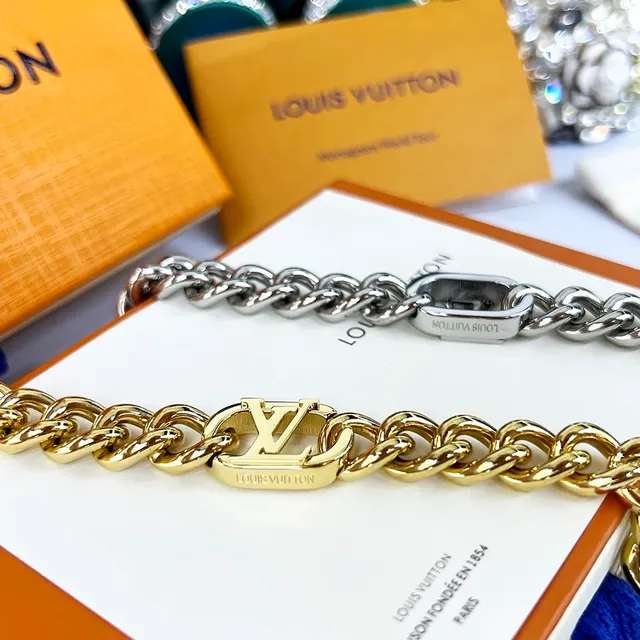 Louis Vuitton Chain Bracelet Gold Chunky Curb-Link Polished Finish Bracelet 6