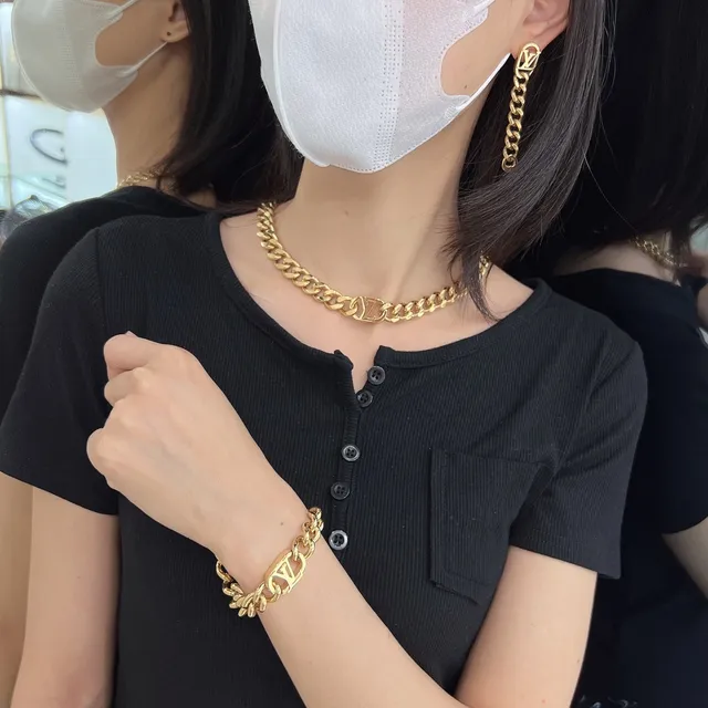 Louis Vuitton Chain Bracelet Gold Chunky Curb-Link Polished Finish Bracelet 7