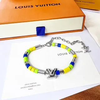 سوارة لويس فيتون خرز كولور بلوك وتشيرم LV المونوغرام