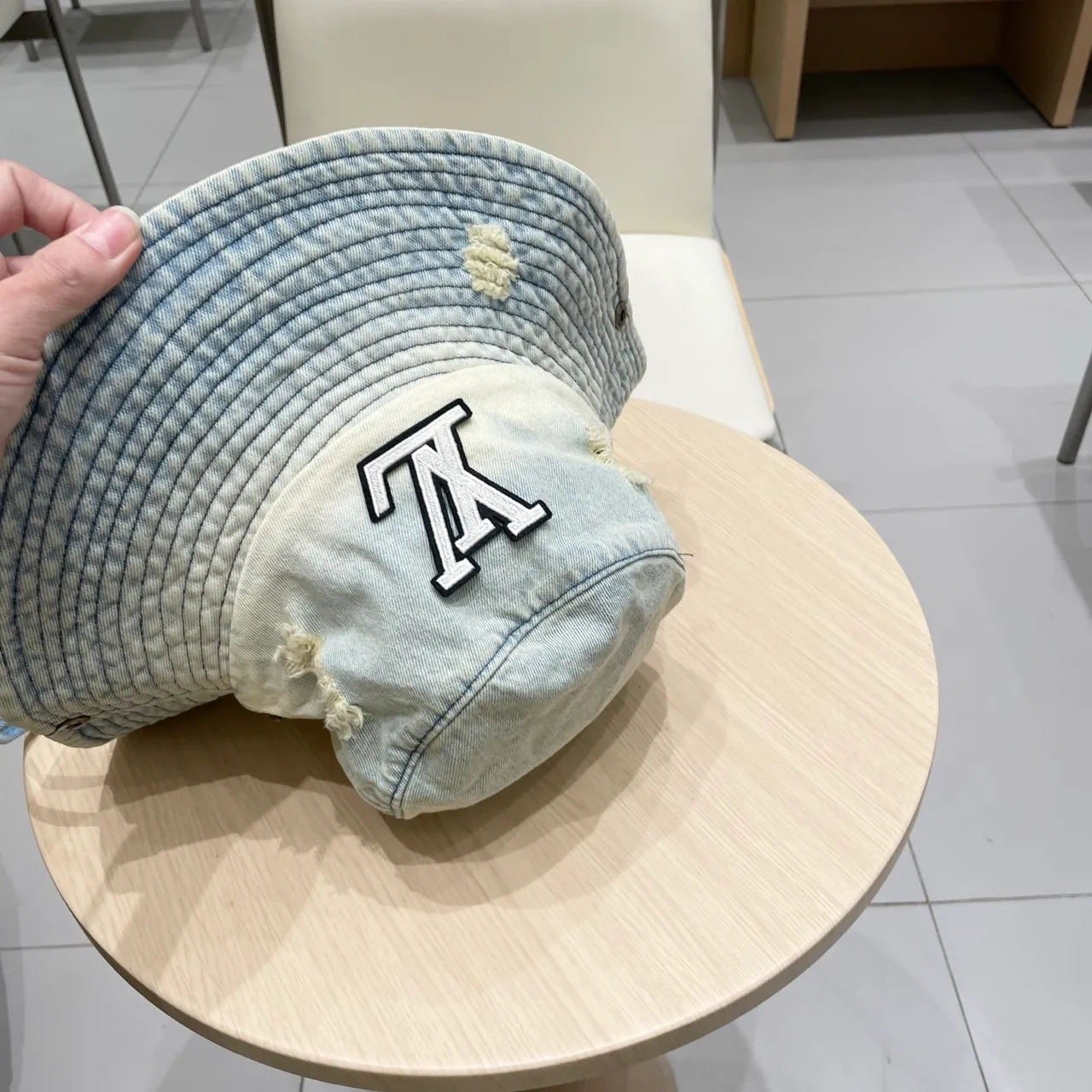 Louis Vuitton Jean Distressed Brodé Monogramme Chapeau Bucket 7