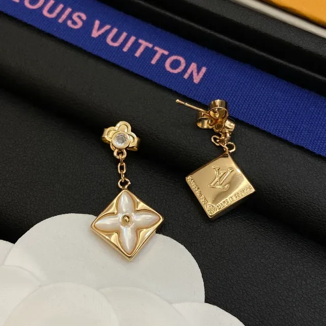 Louis Vuitton Flower Gold White Quatrefoil Floral Motif Diamond-Shaped Pendant Earrings 2
