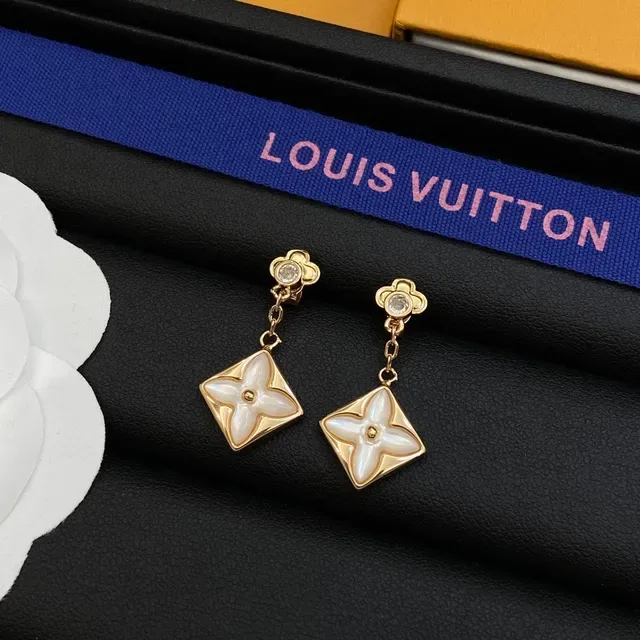 Louis Vuitton Flower Gold White Quatrefoil Floral Motif Diamond-Shaped Pendant Earrings 6