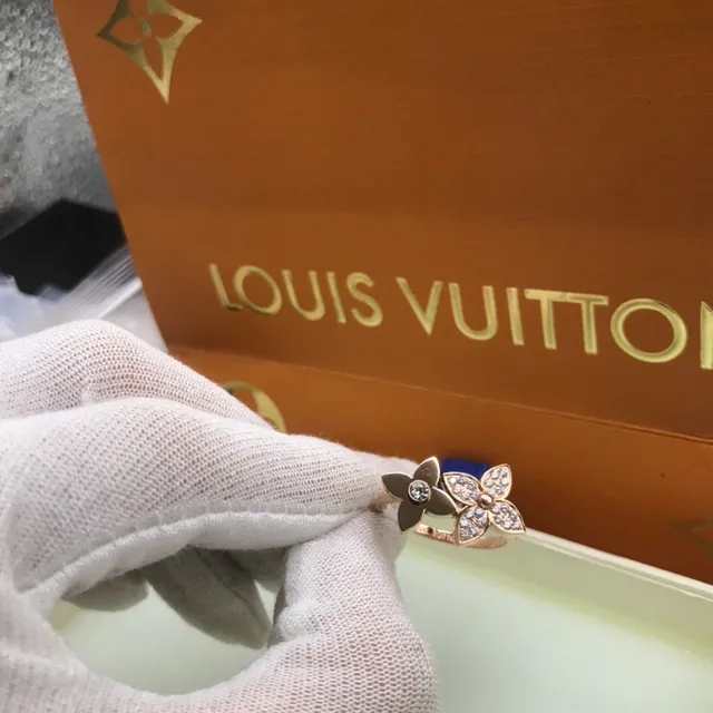 Louis Vuitton Bague Fleur Or bicolore Pavé Cristal 3