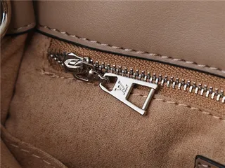 Louis Vuitton ফজি মোনোগ্রাম টোট ব্যাগ 4