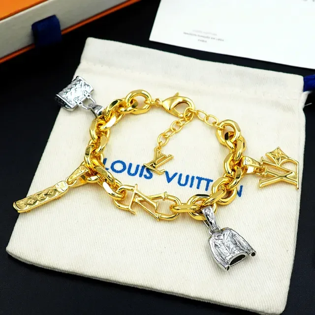 Louis Vuitton गोल्ड सिल्वर कर्ब चेन मल्टी-चार्म पेंडेंट डिज़ाइन ब्रेसलेट 6