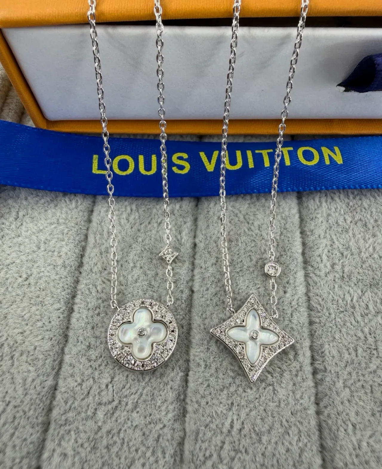 Louis Vuitton Green Silver Malachite Inlay Pavé-Set Stones Necklace 6