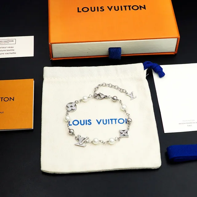 Louis Vuitton Iconic Bracelet سوار فضي لؤلؤ وسلسلة خرز أسود 10