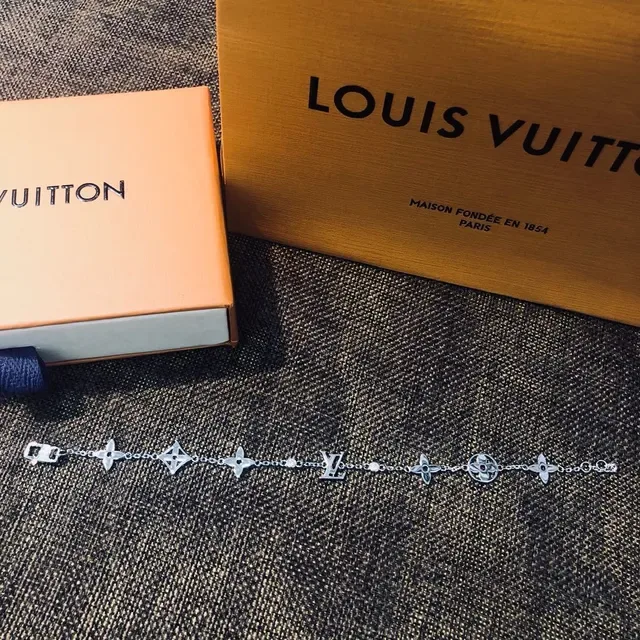 Louis Vuitton IDYLLÉ BLOSSOM 18K Gold Diamond Pearl Bracelet 6