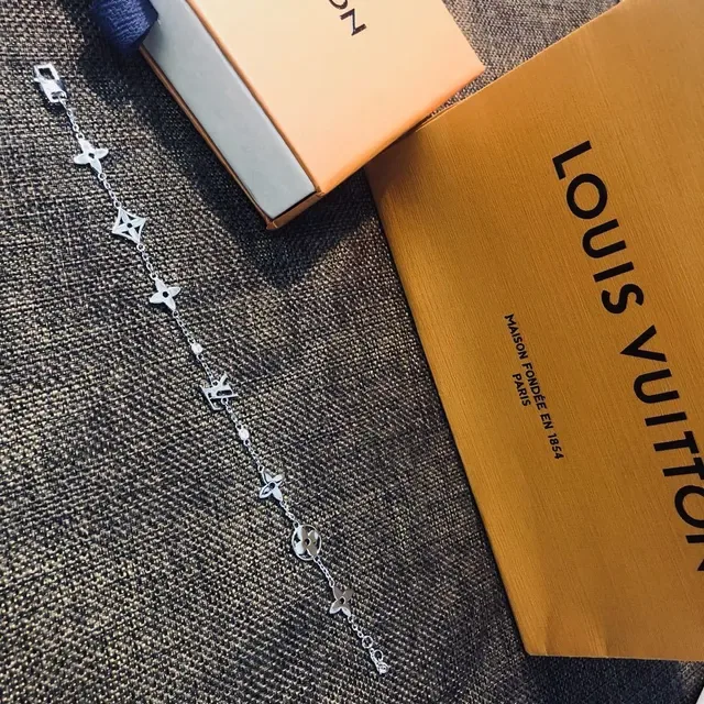 Louis Vuitton IDYLLÉ BLOSSOM 18K Gold Diamond Pearl Bracelet 9