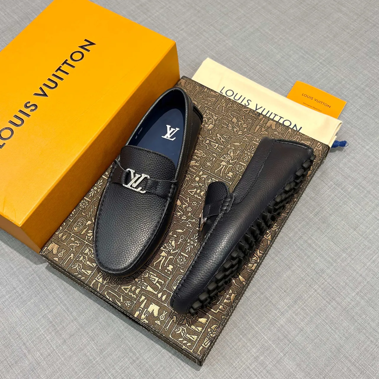 Louis Vuitton Loafer Noir Marine Cuir Grainé Boucle Métal LV Loafer 2