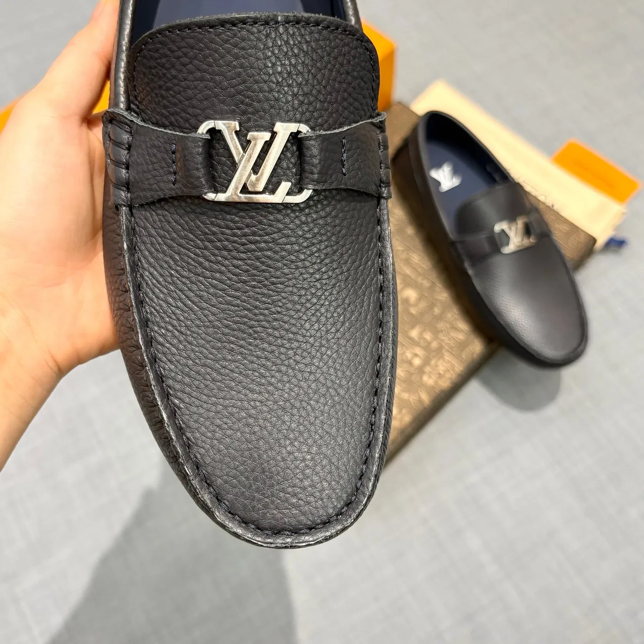 Louis Vuitton Loafer Noir Marine Cuir Grainé Boucle Métal LV Loafer 3