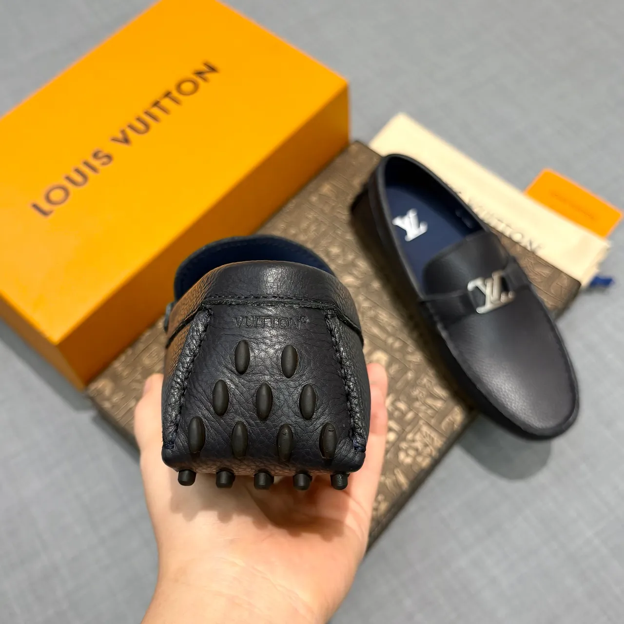 Louis Vuitton Loafer Noir Marine Cuir Grainé Boucle Métal LV Loafer 4