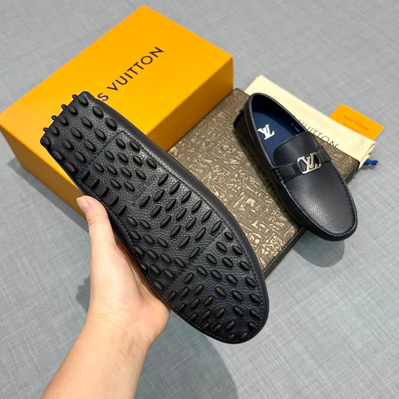 Louis Vuitton Loafer Noir Marine Cuir Grainé Boucle Métal LV Loafer 5