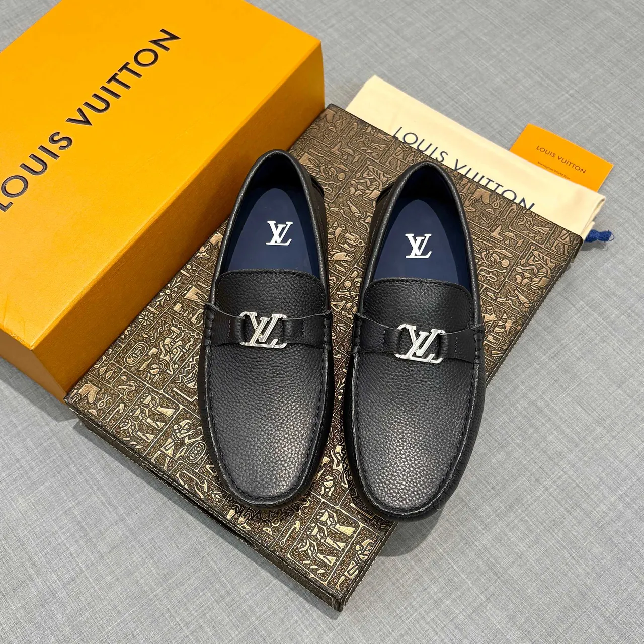 Louis Vuitton Loafer Noir Marine Cuir Grainé Boucle Métal LV Loafer 6