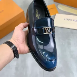 Louis Vuitton लोफर नेवी ब्लैक पेटेंट लेदर मेटल LV बकल लोफर