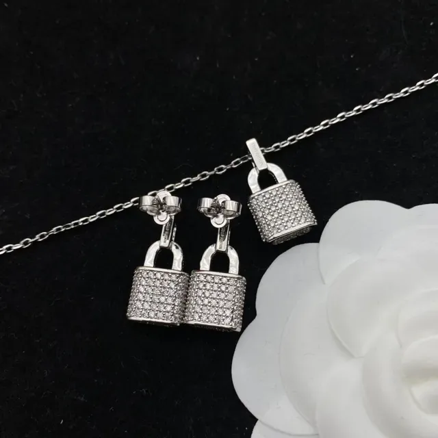 Louis Vuitton Lockit Silver Transparent Lock-Shaped Pavé-Crystal Necklace 2