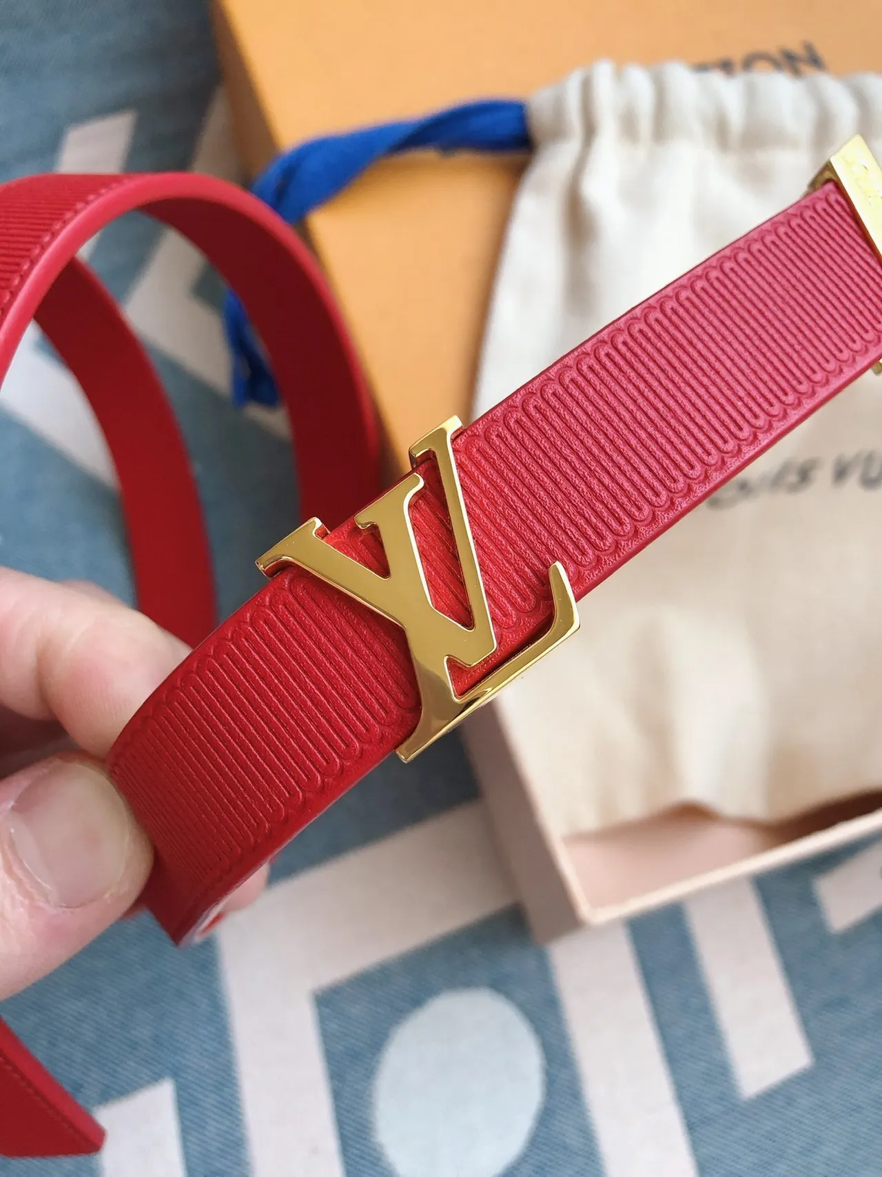 Louis Vuitton LV Sangle Tressée Rouge Boucle Dorée à Verrou Cuir 5