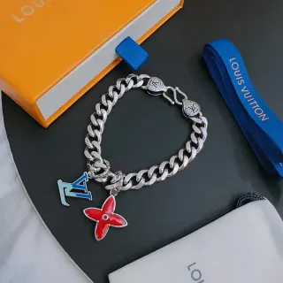 Louis Vuitton LV Cadena Plata Rojo Curb-Link Charms Esmaltados Pulsera