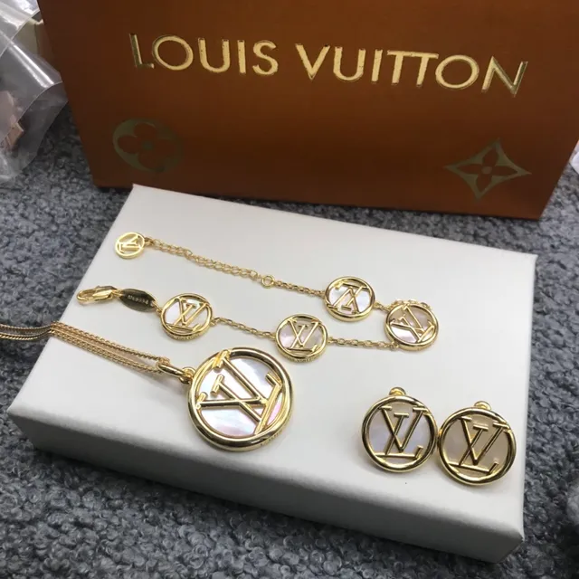 Louis Vuitton LV Circle Gold White Circular Stud Metal Earrings 2