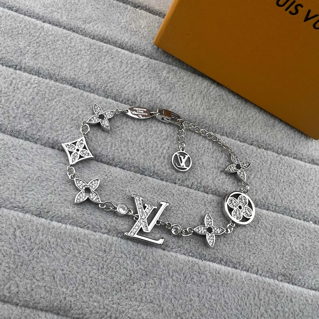 Louis Vuitton LV Flower Pave Crystal Chain Bracelet 4