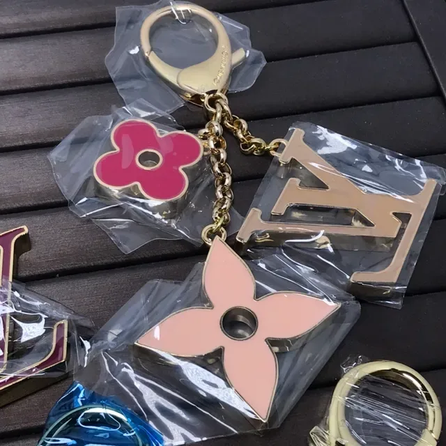 Louis Vuitton LV Flower Pink Blue Enamel-Coated Metal Gold-Tone Outline Jewelry 4