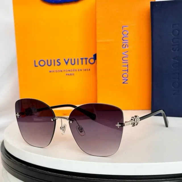 Louis Vuitton LV Gram Square Cat Eye Gafas de sol 4