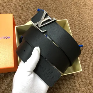 Louis Vuitton LV Initiales কালো চামড়ার বেল্ট
