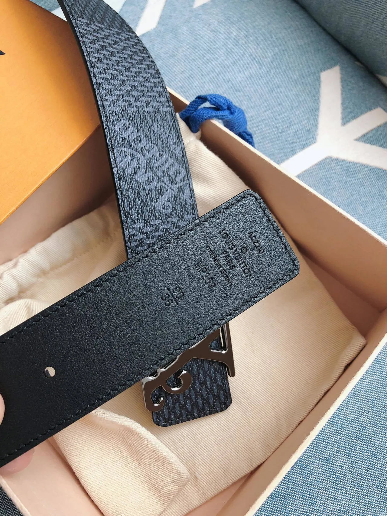 Louis Vuitton LV Initiales Textured Blue-Gray Leather Belt 2