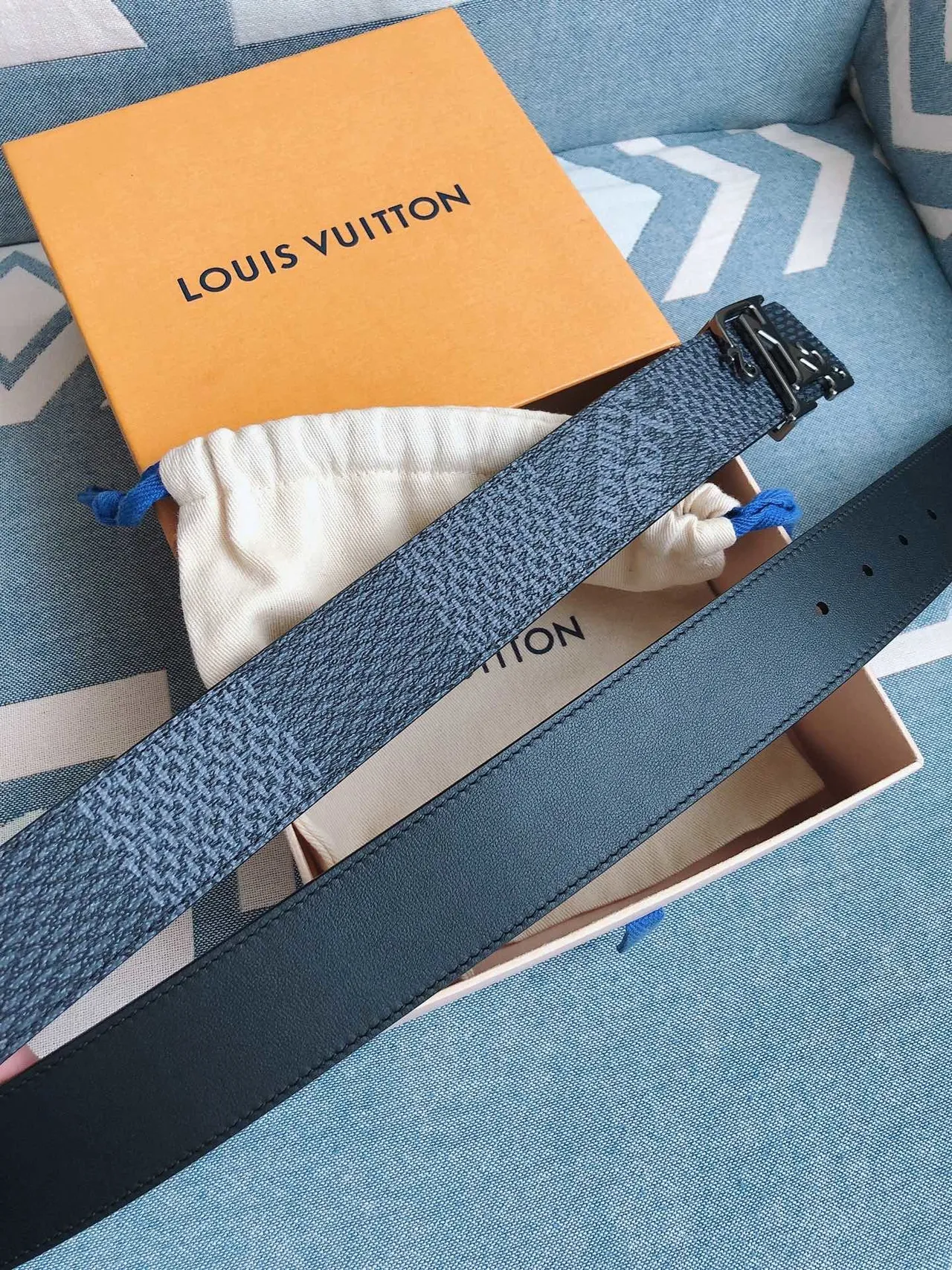 Louis Vuitton LV Initiales Textured Blue-Gray Leather Belt 4