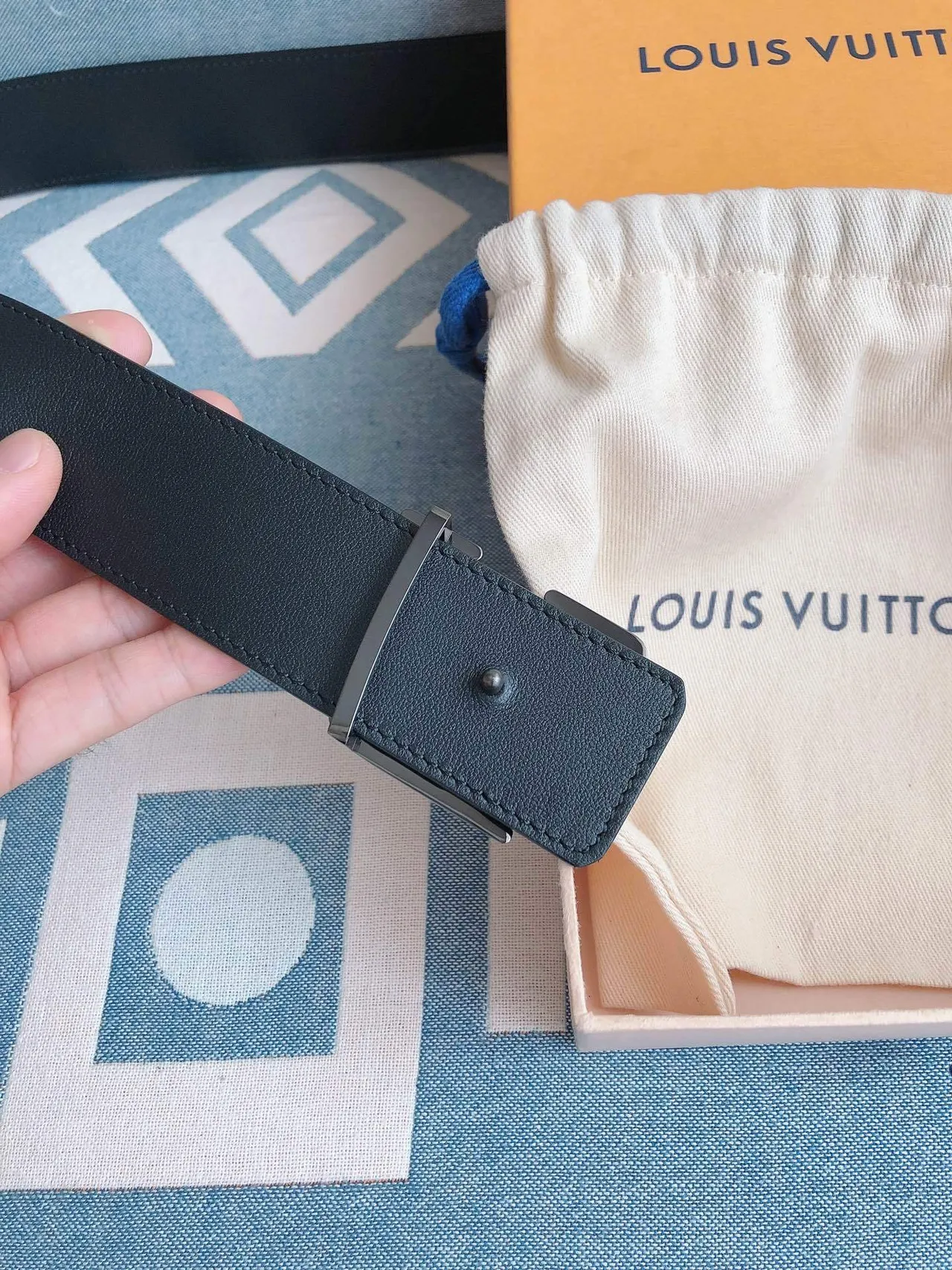 Louis Vuitton LV Initiales Textured Blue-Gray Leather Belt 5