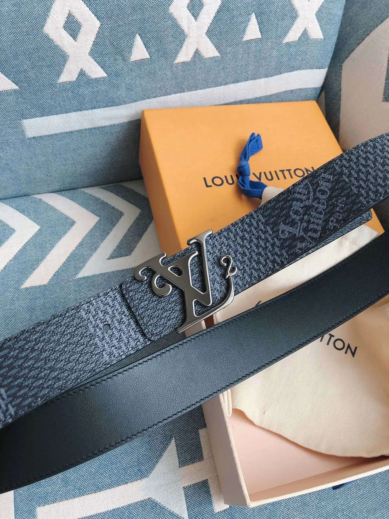 Louis Vuitton LV Initiales Textured Blue-Gray Leather Belt 8