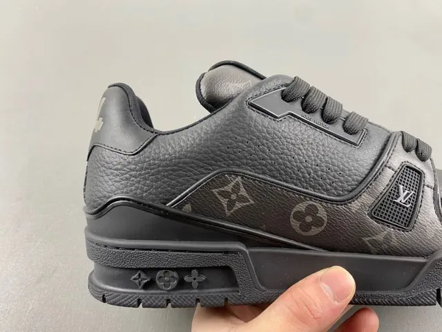 Louis Vuitton LV Trainer Tênis Lifestyle Preto Cinza Monograma Lona Couro Pebbled 3