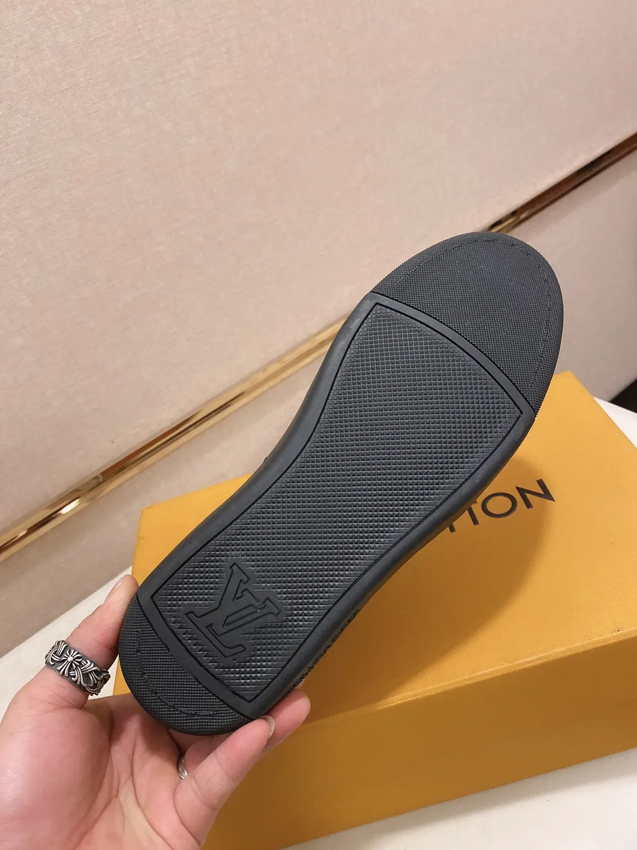 Louis Vuitton LV Trainer Sneakers Lifestyle Noires Monogramme Cuir Elastique Lateral 2