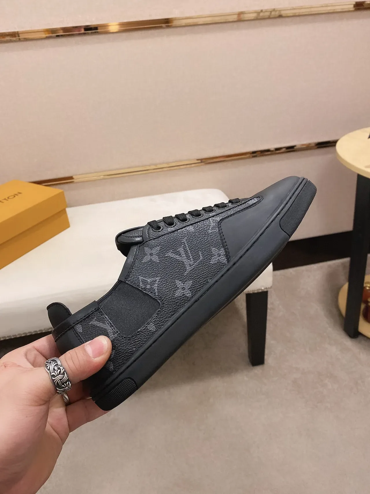 Louis Vuitton LV Trainer Sneakers Lifestyle Noires Monogramme Cuir Elastique Lateral 6