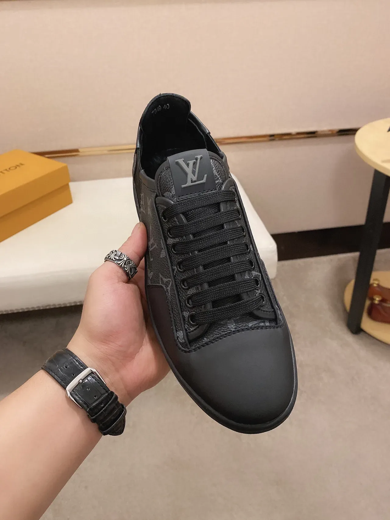 Louis Vuitton LV Trainer Sneakers Lifestyle Noires Monogramme Cuir Elastique Lateral 7