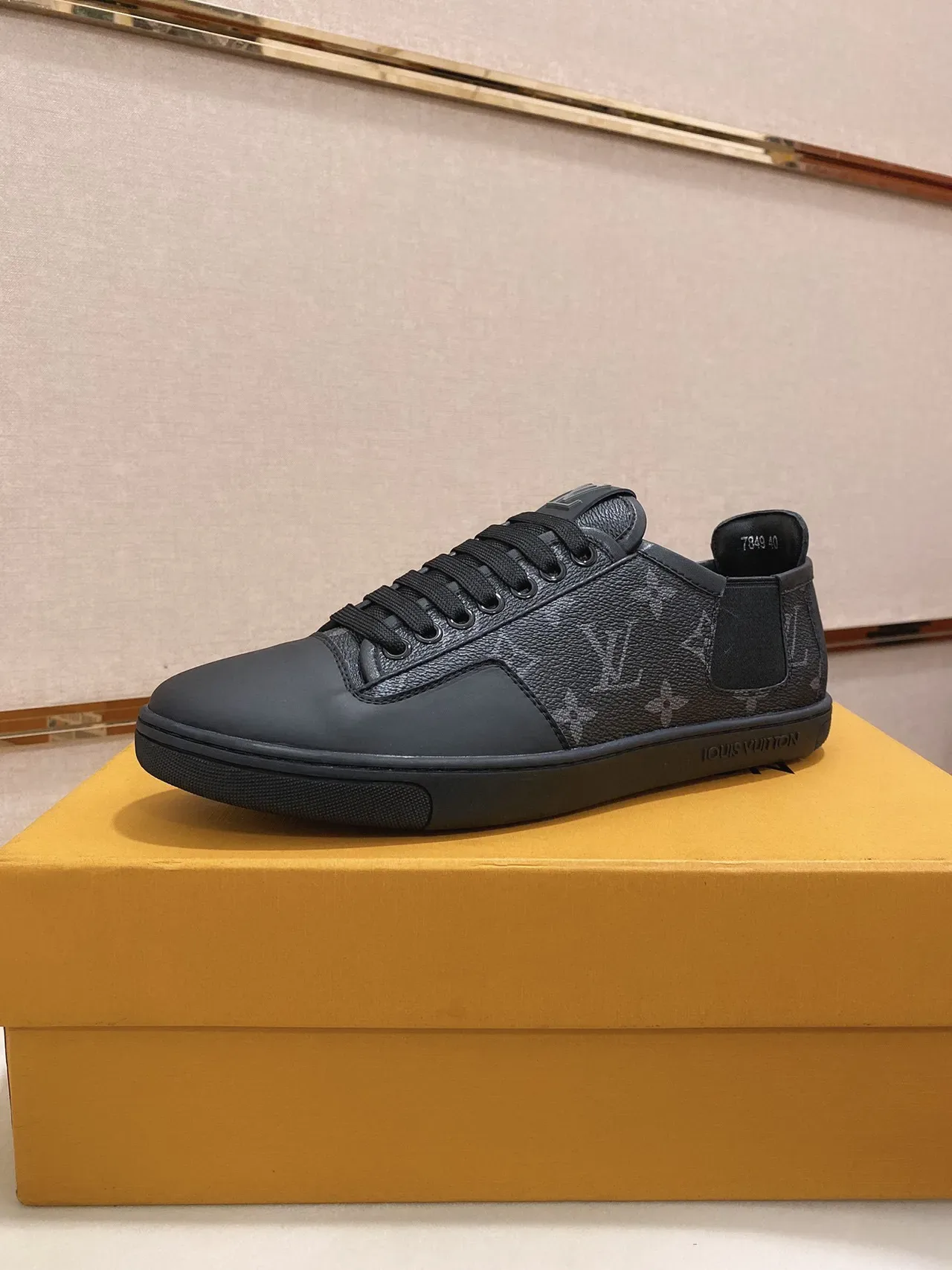 Louis Vuitton LV Trainer Sneakers Lifestyle Noires Monogramme Cuir Elastique Lateral 9