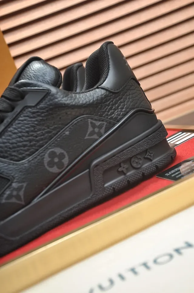 لويس فتون LV Trainer أحذية رياضية lifestyle سوداء جلد مونوغرام قاعدة سميكة 2