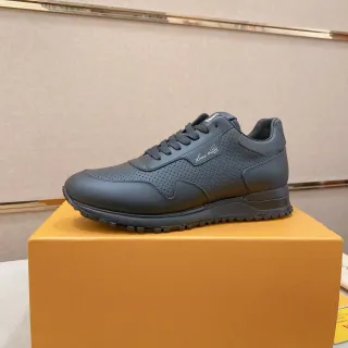 লুই ভিটন LV Trainer কালো পারফোরেটেড লেদার উপর কার্সিভ স্ক্রিপ্ট লোগো লাইফস্টাইল স্নিকার